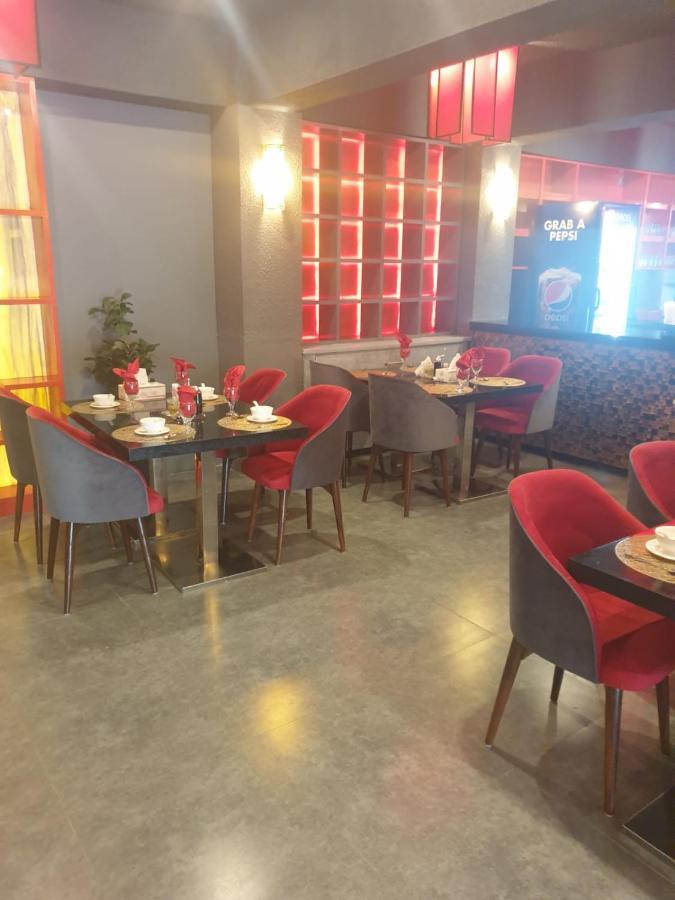 Space Luxury Rental Suites Rawalpindi Ngoại thất bức ảnh